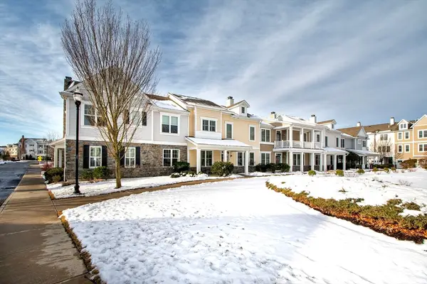 168 Stayner Dr #168, Hingham, MA 02043