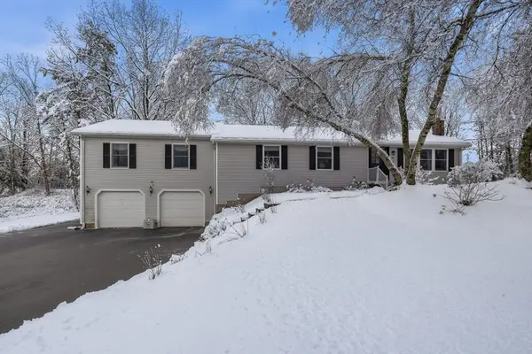 52 Montclair Dr, North Attleboro, MA 02760