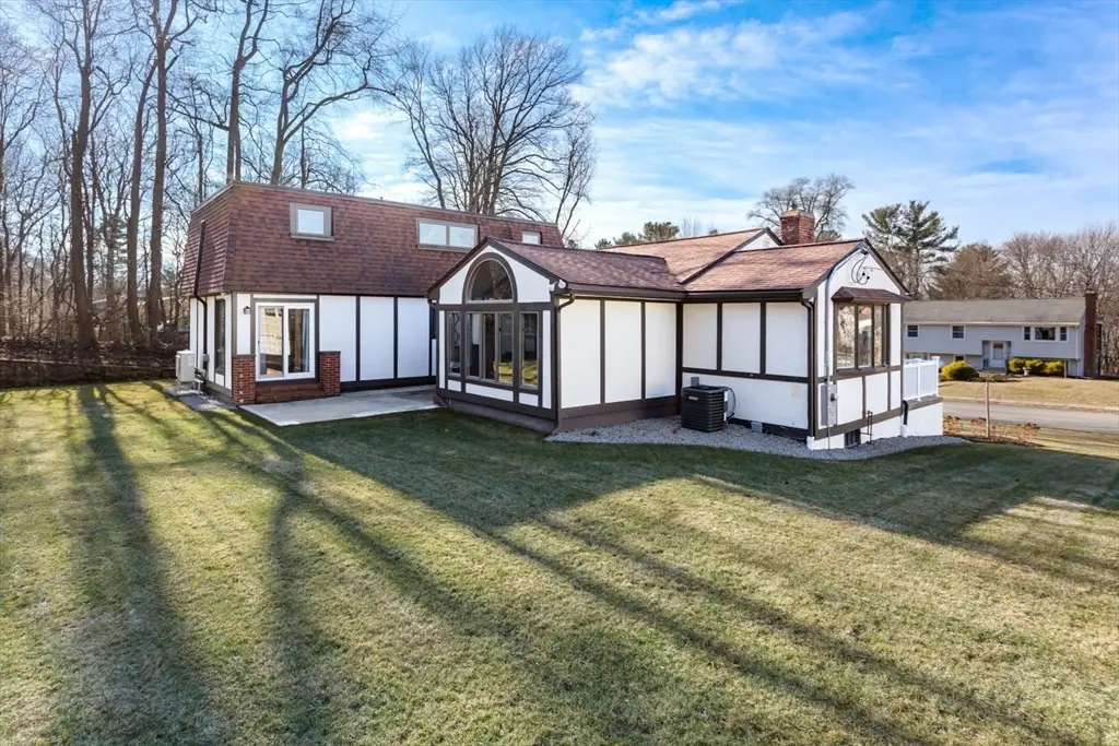 201 Crossfield Road, Franklin, MA 02038 - Image #1