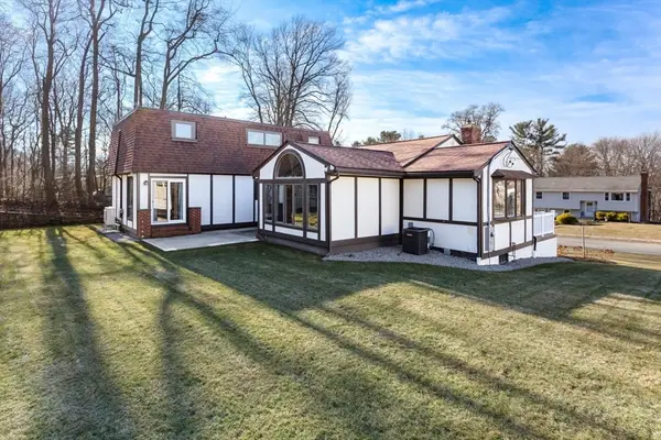 201 Crossfield Road, Franklin, MA 02038