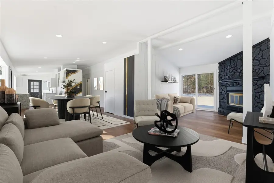 37 Sun Valley Rd, Holyoke, MA 01040 - #3