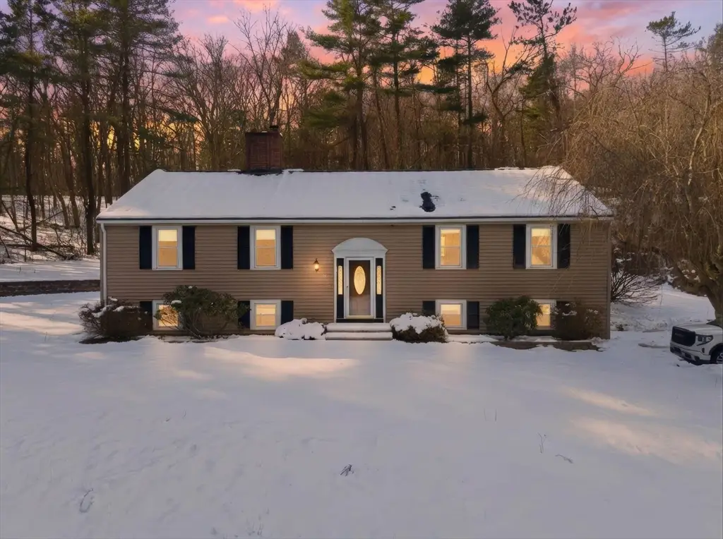 17-1/2 Averill St, Topsfield, MA 01983 - Image #1