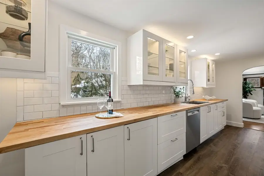 104 Myrtle Ave, Wakefield, MA 01880 - Image #2