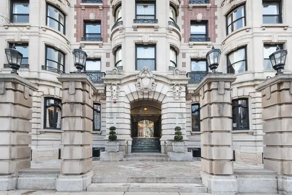 390 Commonwealth Ave #210, Boston, MA 02215