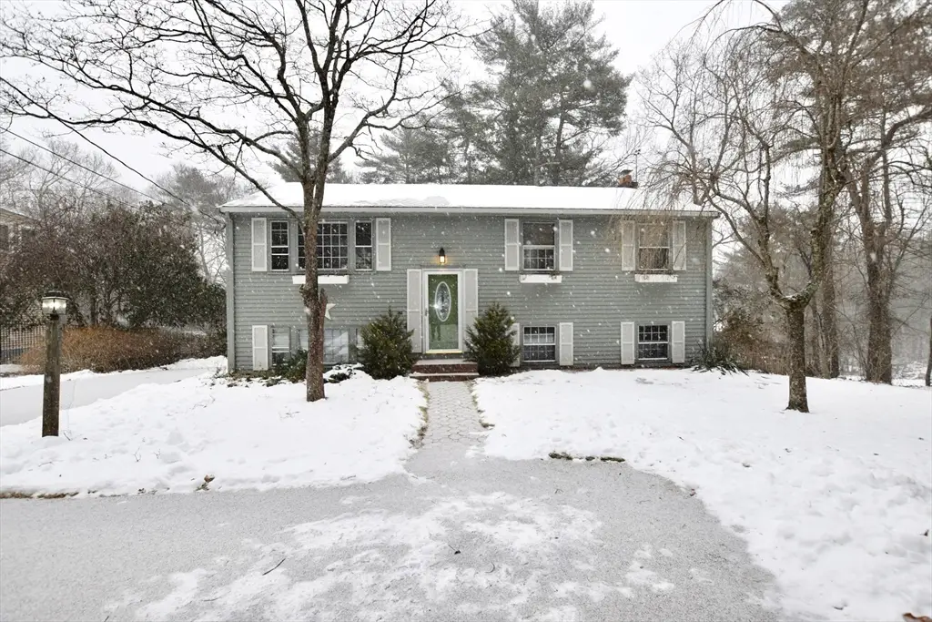 353 Cross St, Hanson, MA 02341 - Image #1