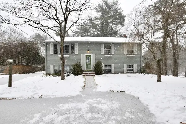 353 Cross St, Hanson, MA 02341