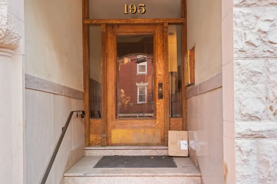 195 Winthrop Rd #1, Brookline, MA 02445 - Image #2