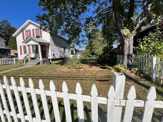 93 Maple St, Greenfield, MA 01301 - Image #2