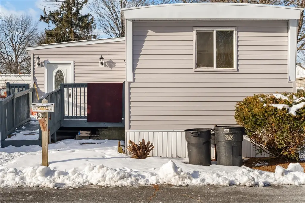 42 Pioneer Way, Springfield, MA 01119 - Image #1