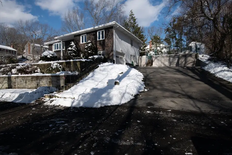 33 Lake Avenue, Stoneham, MA 02180 - Image #2