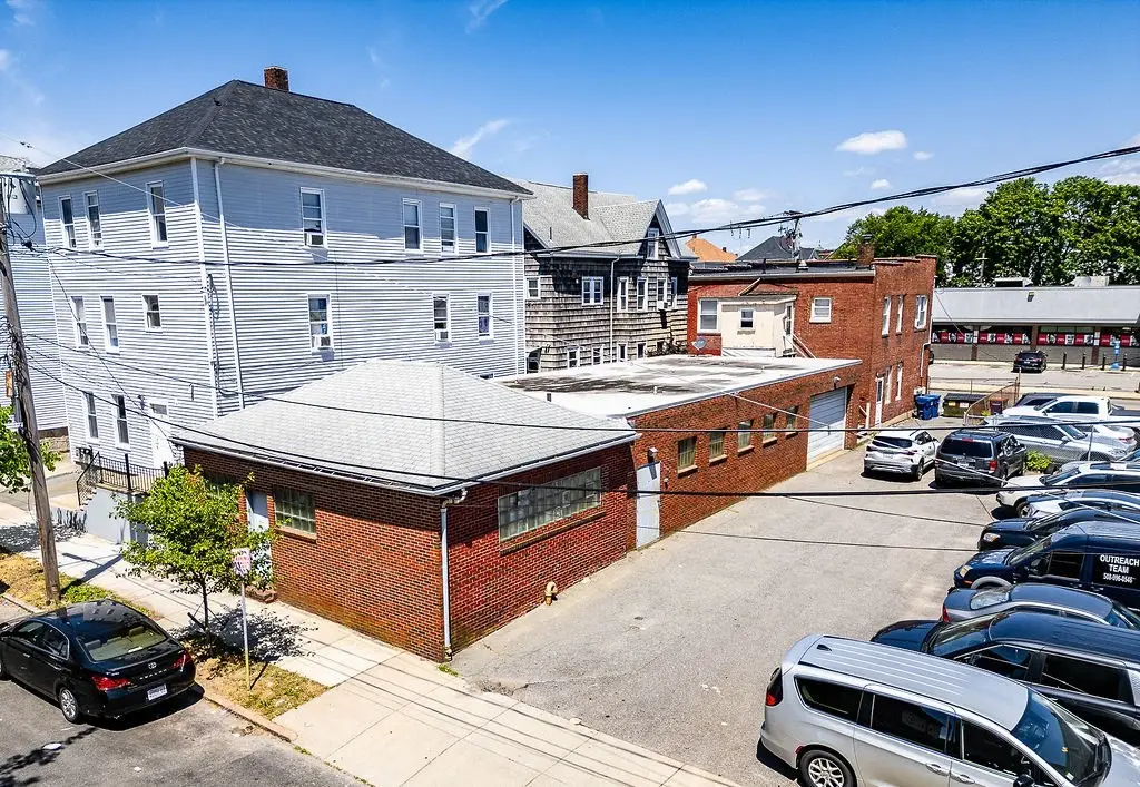 272 Sawyer St, New Bedford, MA 02746 - #1
