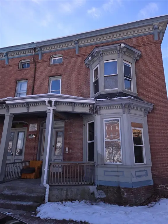 40 Byers St, Springfield, MA 01105