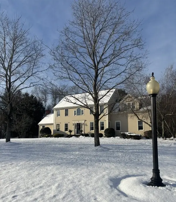 36 Bayberry Ln, Hanover, MA 02339