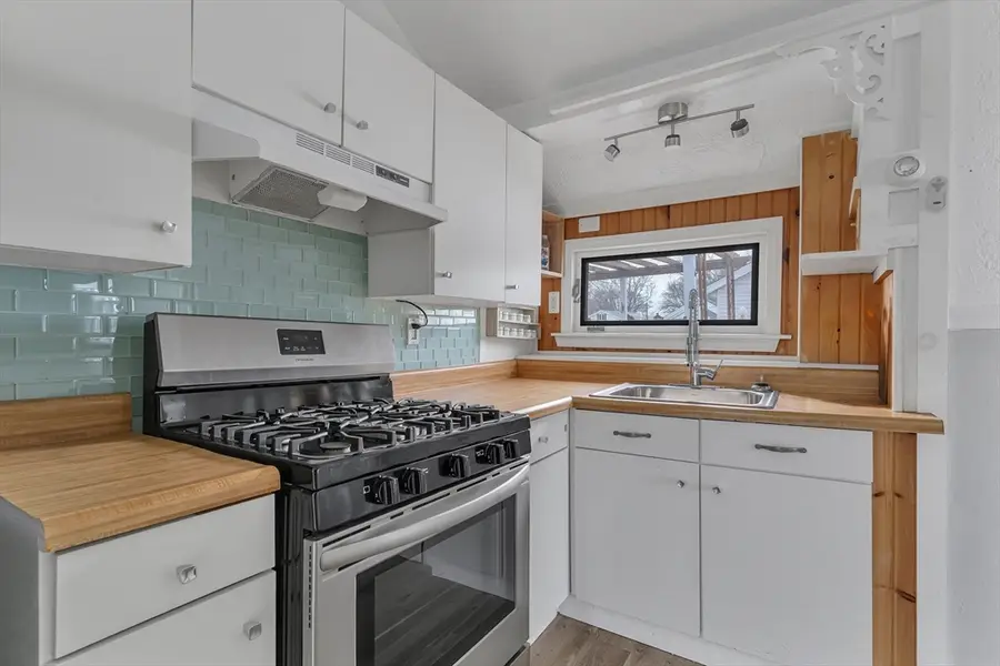 10-R Barnes St, Wareham, MA 02571 - Image #2