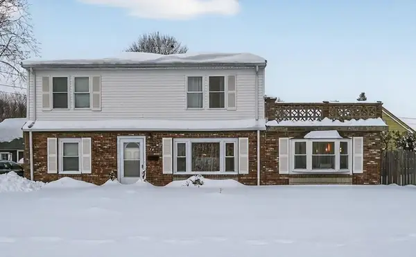 74 Alandale Pkwy, Norwood, MA 02062