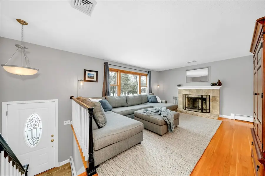 4 Richard Cir, Andover, MA 01810 - Image #2