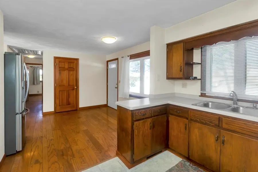 30 Llewellyn Dr, Westfield, MA 01085 - #3