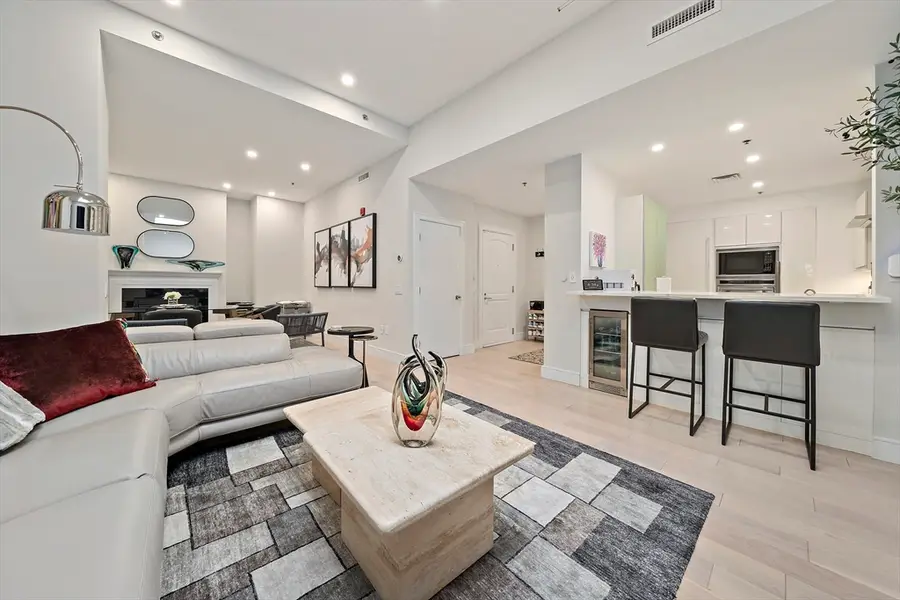 2420 Beacon Street #401, Chestnut Hill, MA 02467 - Image #3