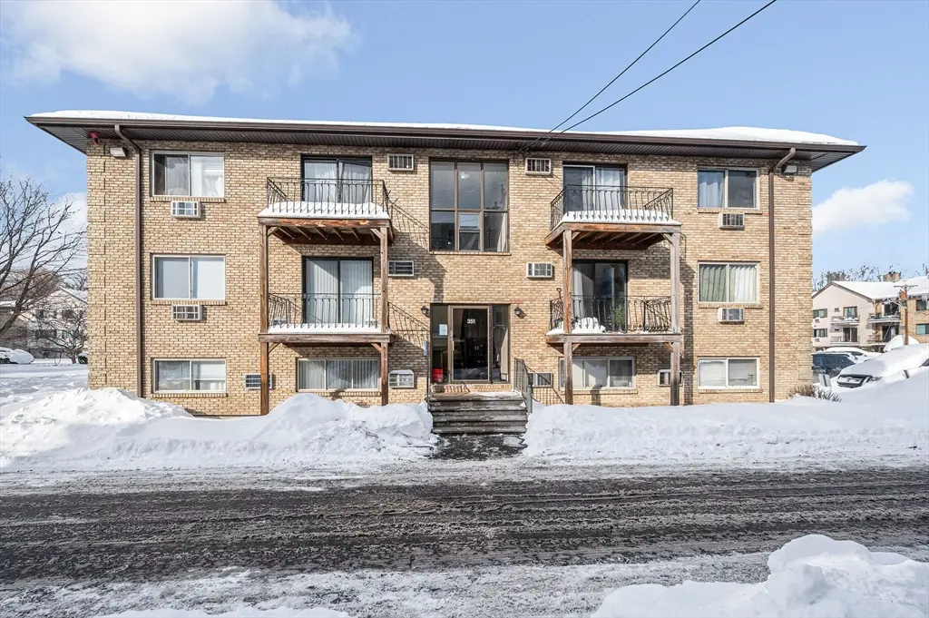 351 Pawtucket Blvd #3, Lowell, MA 01854 - Image #1