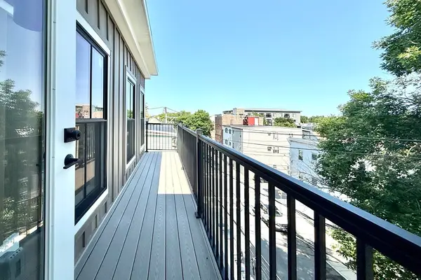 165 Everett St #7, Boston, MA 02128