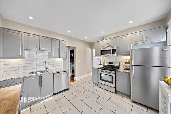 131 King St #3, Boston, MA 02122