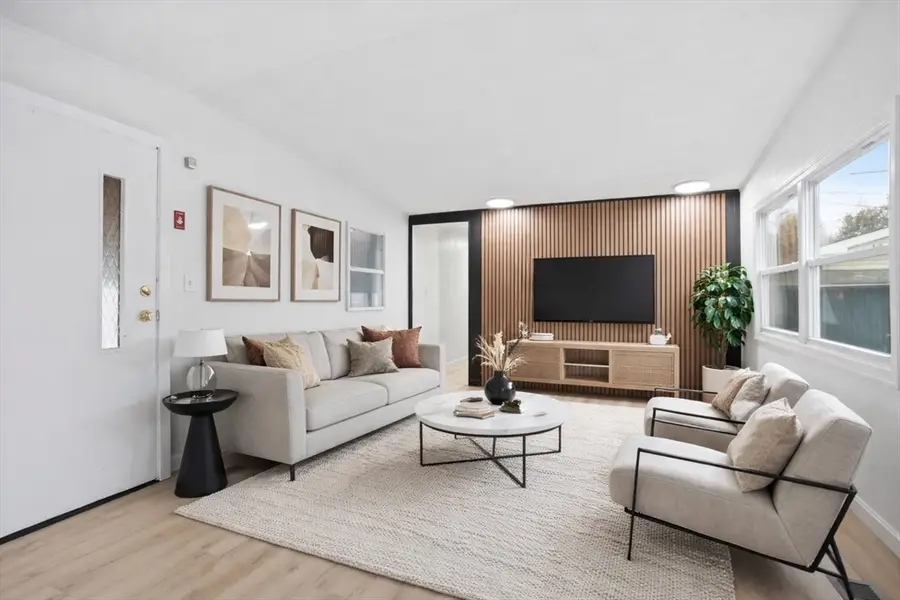 557 Sw Cutoff #35, Auburn, MA 01501 - Image #2