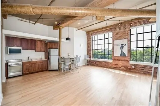 491 Dutton St #409, Lowell, MA 01854