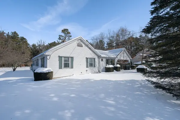 178 Falcon Dr, Westfield, MA 01085