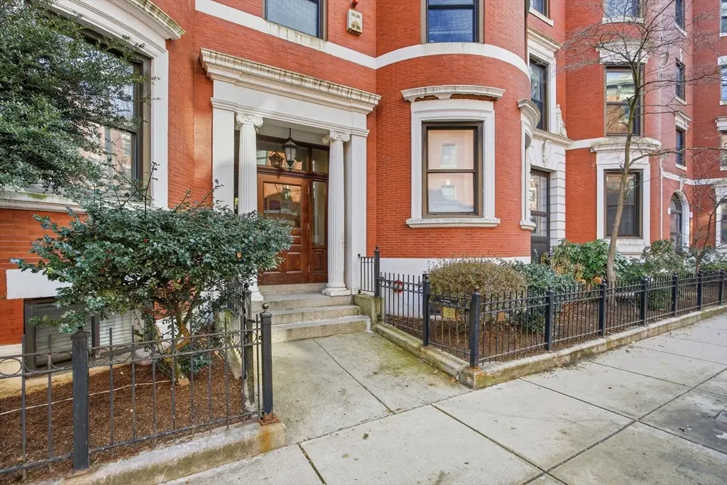 96 Gainsborough St #205W, Boston, MA 02115 - Image #1