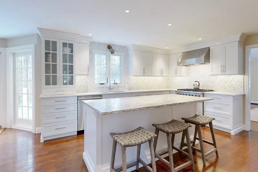 1 Chestnut Ln, Medfield, MA 02052 - #3