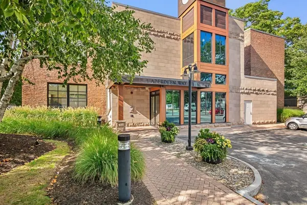 1 Aberdeen Way #102, Cambridge, MA 02138