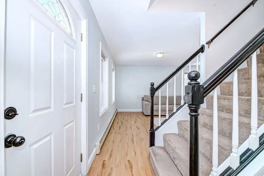 40 Sawyer St, Gardner, MA 01440 - #3