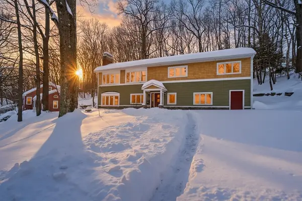 34 Harvey Ln, Westborough, MA 01581