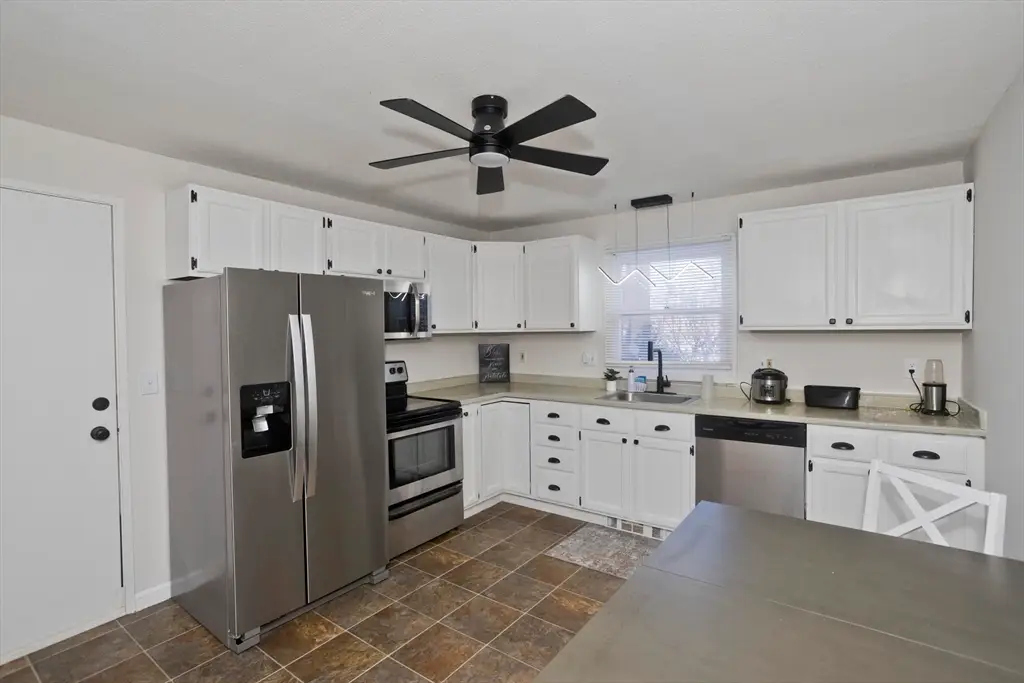 60 Chapin St #D, Holyoke, MA 01040 - #1