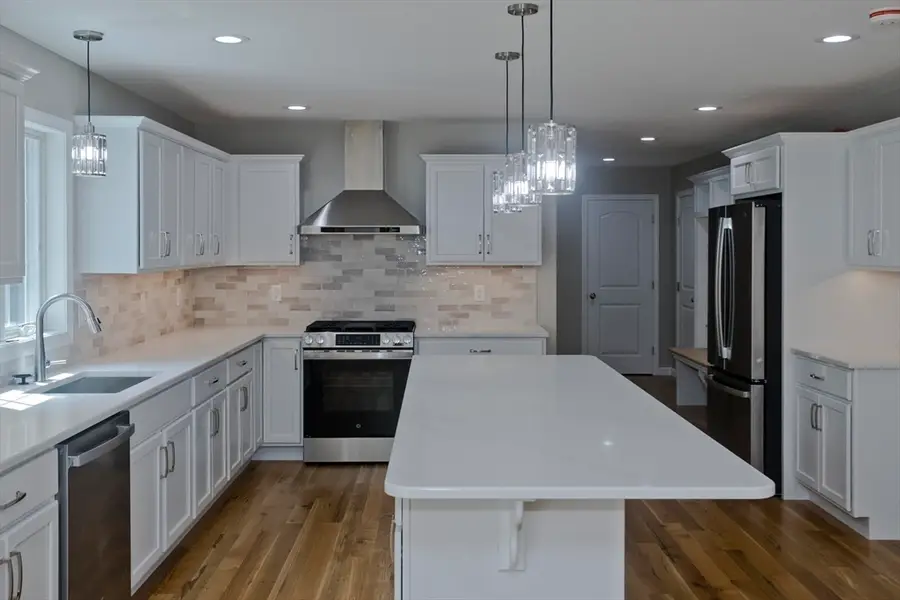 102 Swan, Ludlow, MA 01056 - #3