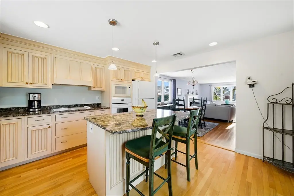 12 Elwern Rd, Arlington, MA 02474 - #1