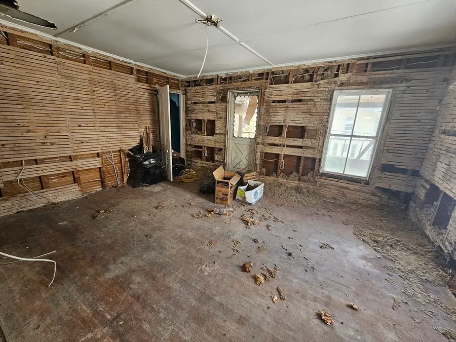 27 Hall St, North Adams, MA 01247 - #3