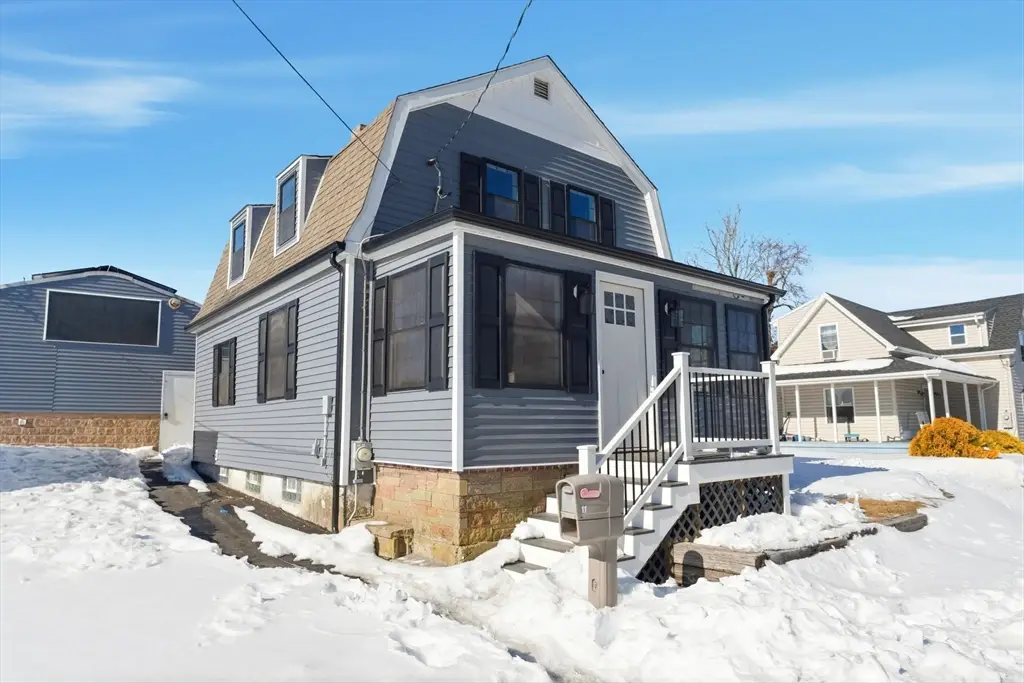 11 Boylston St, Acushnet, MA 02743 - #1