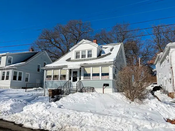 31 Greenwich St, Ludlow, MA 01056