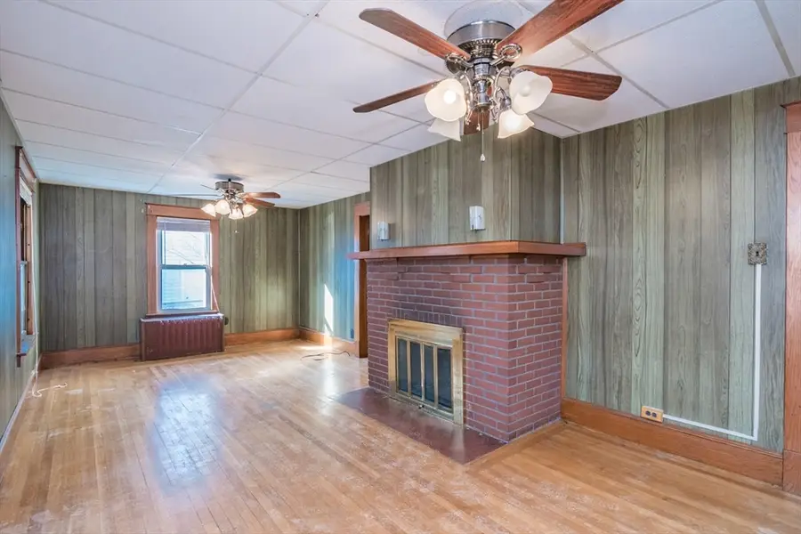 31 Greenwich St, Ludlow, MA 01056 - #3