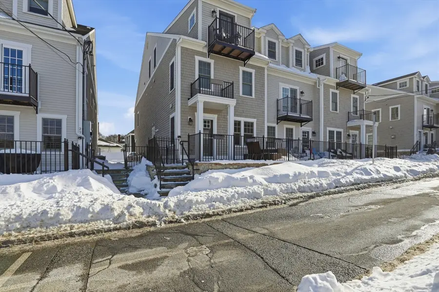 25 Howland St #2, Plymouth, MA 02360 - #2