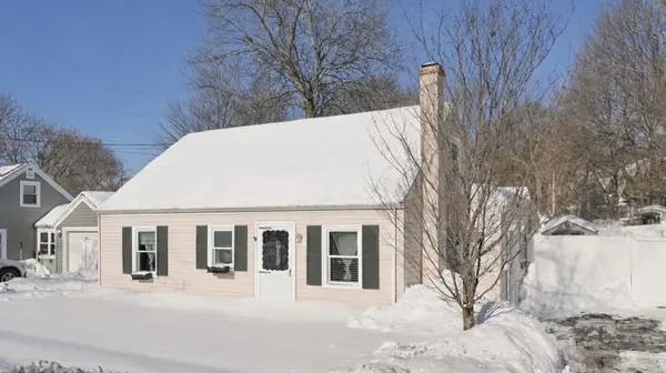 21 Forest St, Peabody, MA 01960