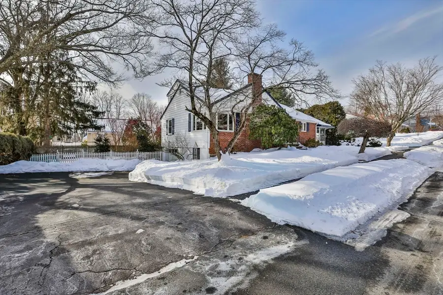 67 Woodcrest Dr, Wakefield, MA 01880 - Image #2