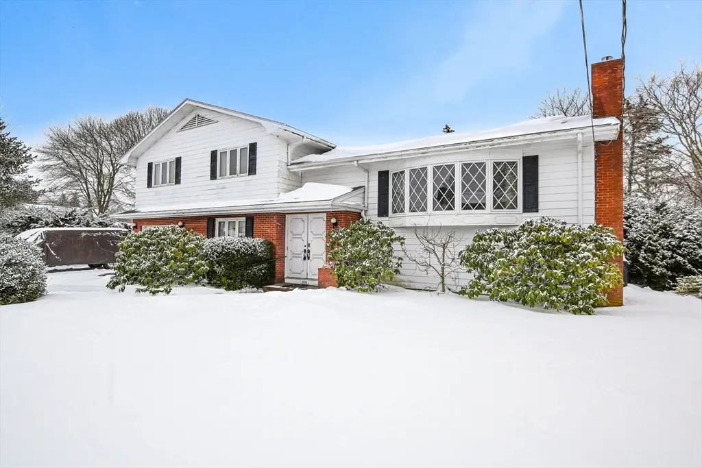 220 Mount Vernon St, New Bedford, MA 02740 - Image #1