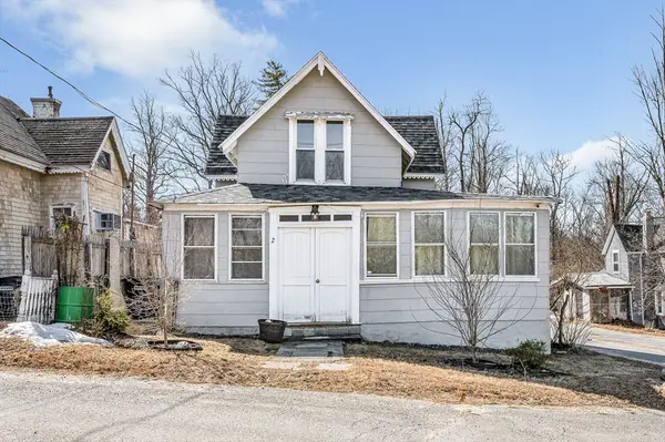 2 Lakeview Ave, Sterling, MA 01564