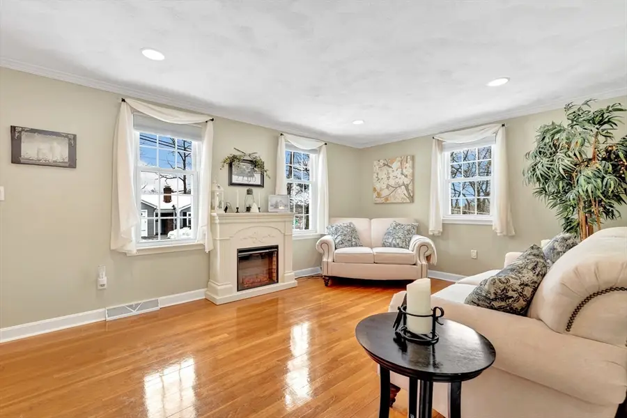 4 Colburn Street, Burlington, MA 01803 - #3