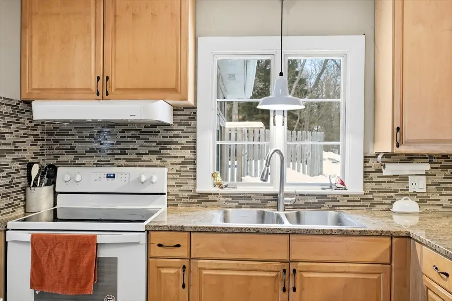 79 High St, Uxbridge, MA 01569 - #3