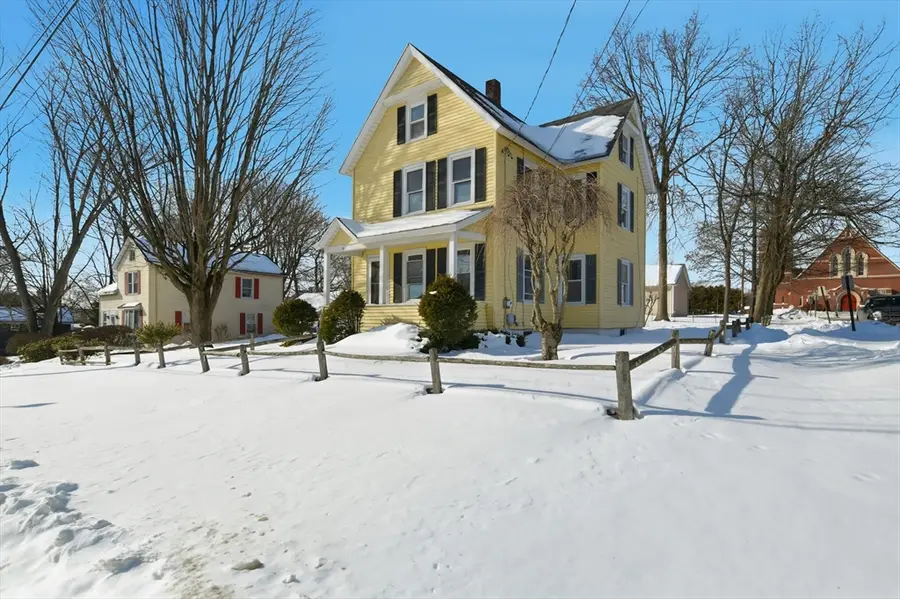 81 Chestnut St, West Springfield, MA 01089 - #3