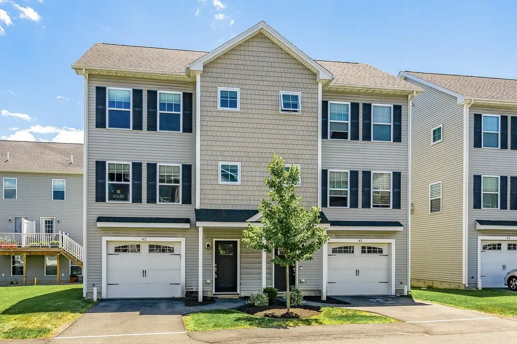 1400 Gorham St #42, Lowell, MA 01852 - #1