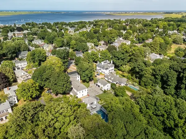 51 High St, Newburyport, MA 01950